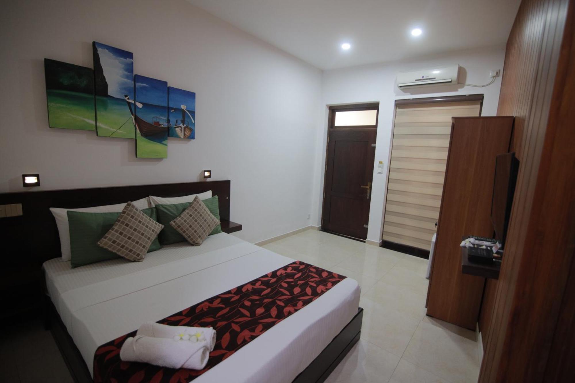 D 2* Negombo
