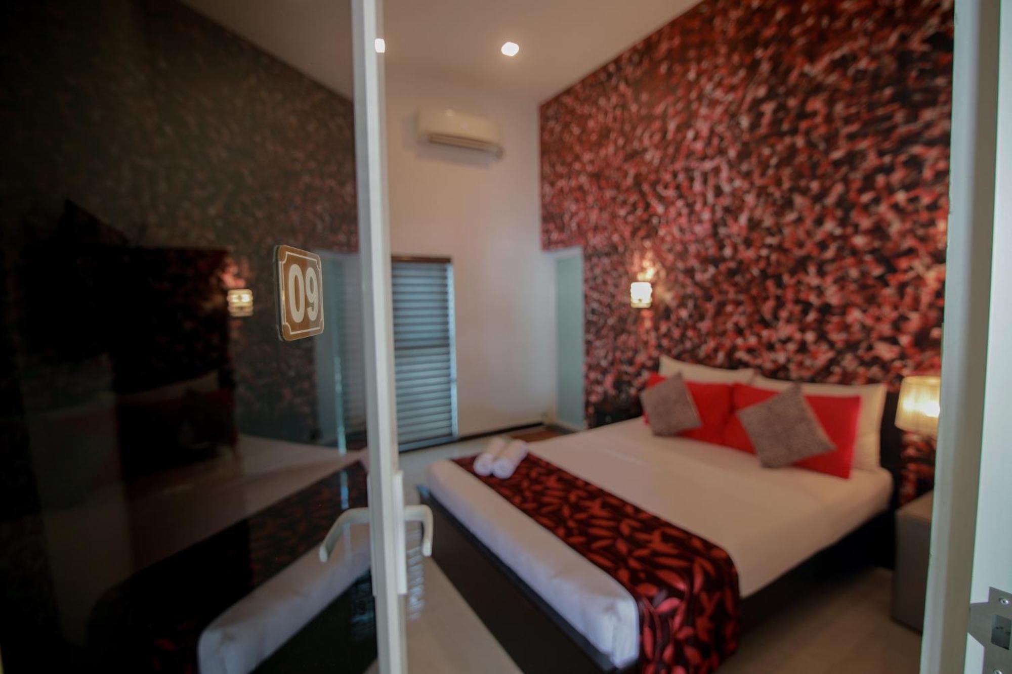 D Negombo